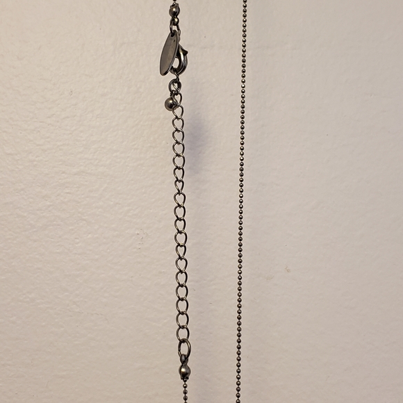 "L" initial rhinestone pendant. NY & Company, EUC - Picture 9 of 11